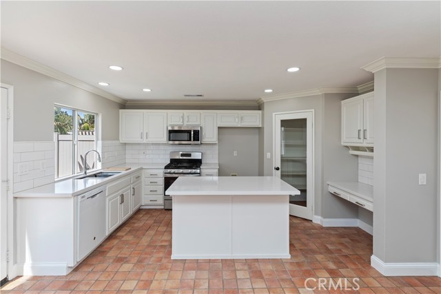Detail Gallery Image 18 of 60 For 3348 Redport Dr, Corona,  CA 92881 - 4 Beds | 2/1 Baths