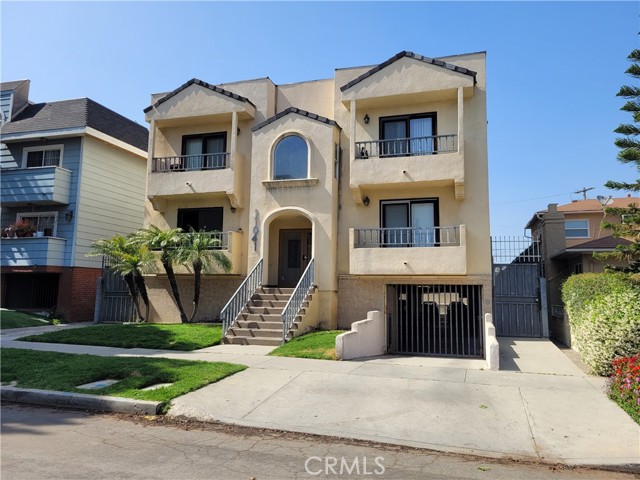 11041 La Maida Street, North Hollywood CA: https://media.crmls.org/medias/53b5262f-d899-4dc4-b70c-e764b65b978c.jpg