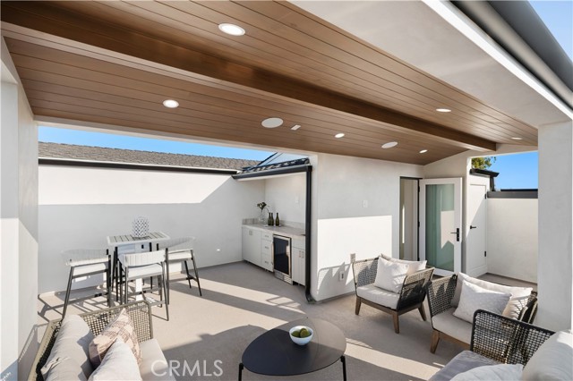 516 Larkspur Avenue, Corona del Mar CA: https://media.crmls.org/medias/53b67583-911e-4eb4-b4b2-040f36c578a1.jpg