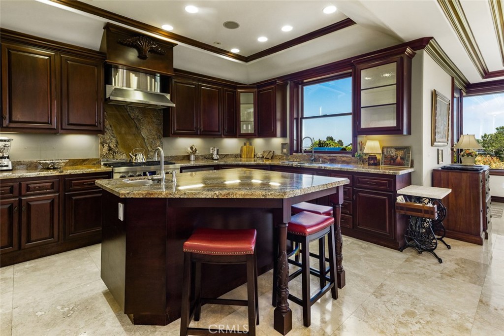 https://media.crmls.org/medias/53b7deb0-3c47-455f-9fec-3bfbea11efb1.jpg?preset=X-Large