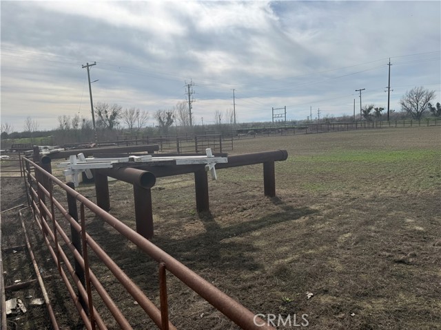 Detail Gallery Image 16 of 70 For 25565 Road 13, Chowchilla,  CA 93610 - 4 Beds | 3 Baths