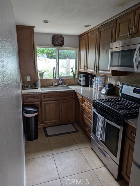 Detail Gallery Image 15 of 23 For 122 E Carlton St, Ontario,  CA 91761 - 3 Beds | 2 Baths