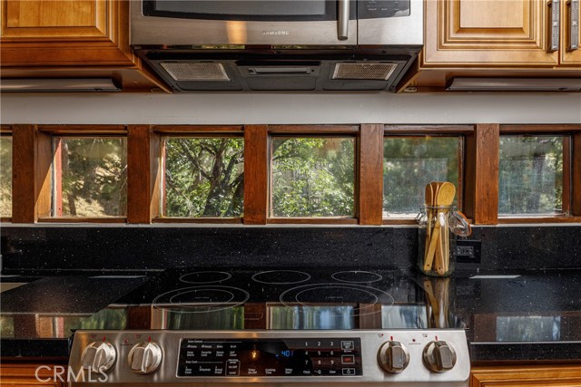 1370 Calgary Drive, Lake Arrowhead CA: https://media.crmls.org/medias/53b9553e-29fe-4b74-839c-3b867babec46.jpg
