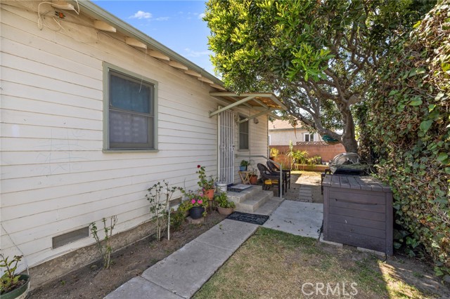 214 S Ojai Street, Santa Paula CA: https://media.crmls.org/medias/53b9673d-de87-49c1-8355-0bf6bc459a8f.jpg