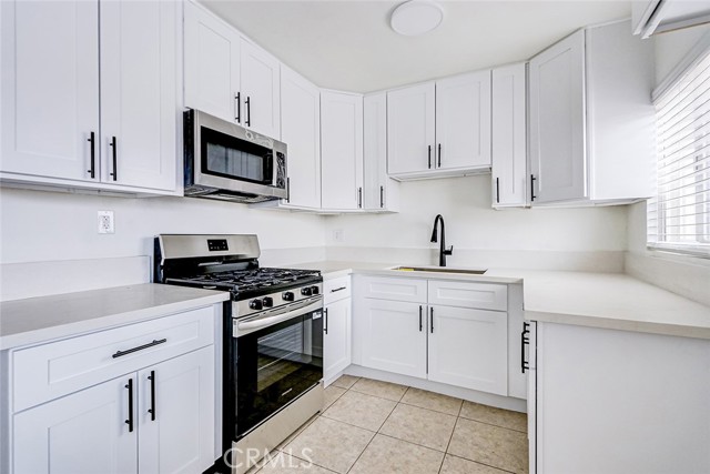 4207 Manhattan Beach Boulevard, Lawndale CA: https://media.crmls.org/medias/53ba2d2f-2982-4a7c-bea0-59509d3acb93.jpg