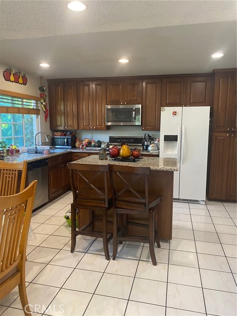 Detail Gallery Image 5 of 12 For 1949 S Palm Pl, Ontario,  CA 91762 - 3 Beds | 2 Baths