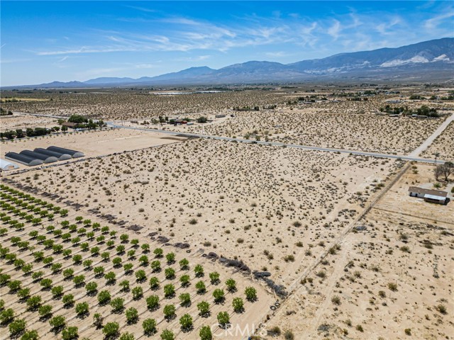 34700 Rabbit Springs Road, Lucerne Valley CA: https://media.crmls.org/medias/53bb1d42-46c7-47c7-8a95-5ea2588dd651.jpg