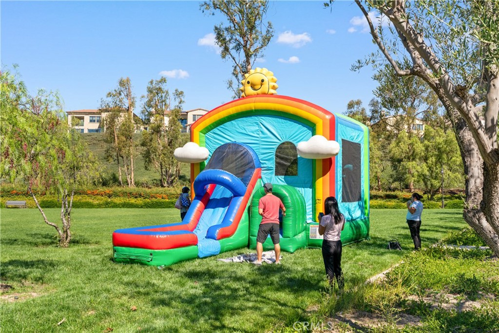 https://media.crmls.org/medias/53bc580f-9d2d-4be8-9553-7bb0a5251e4a.jpg?preset=X-Large