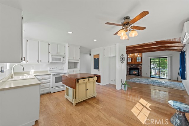 43323 LOOKABOUT RD, Lake Hughes CA: https://media.crmls.org/medias/53bd2296-78db-4c8b-96f9-99661367a6f7.jpg