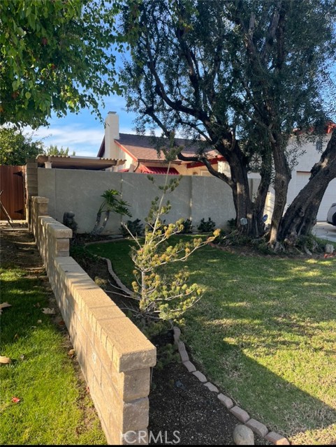 Detail Gallery Image 2 of 50 For 23509 via Chantilly, Valencia,  CA 91355 - 2 Beds | 2 Baths