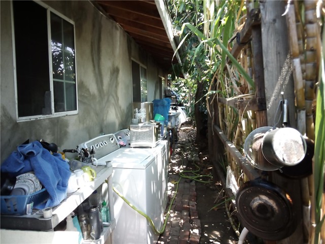 1127 N Commonwealth Avenue, Los Angeles CA: https://media.crmls.org/medias/53bea8cd-a978-41d8-a985-dda41bc663fe.jpg