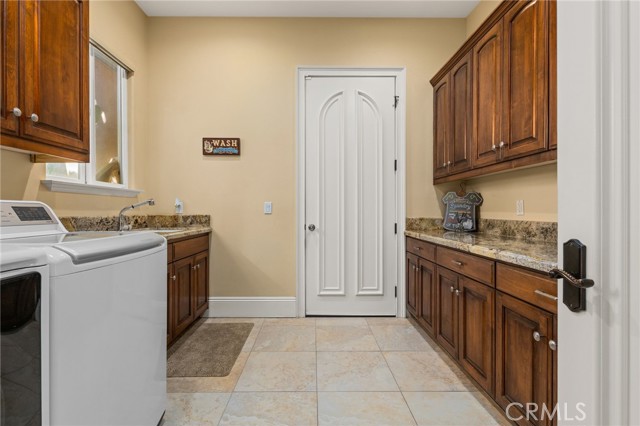 Detail Gallery Image 25 of 68 For 22928 San Joaquin, Canyon Lake,  CA 92587 - 4 Beds | 4/2 Baths