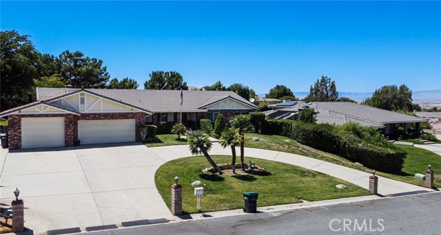 41653 62nd W Street, Palmdale CA: https://media.crmls.org/medias/53beb660-d842-4a6f-86ad-6c3a409a05d1.jpg