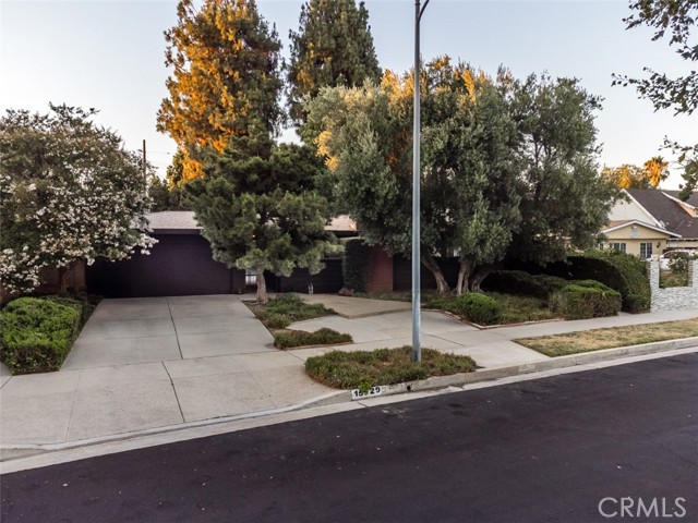 15929 Sunburst Street, North Hills CA: https://media.crmls.org/medias/53beff08-1b42-4c8f-bd65-739a55e3041d.jpg