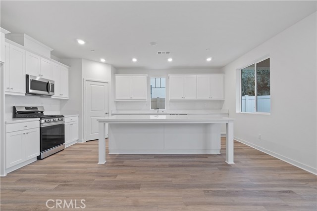 Detail Gallery Image 4 of 24 For 12776 Clifton Way, Yucaipa,  CA 92399 - 5 Beds | 3 Baths