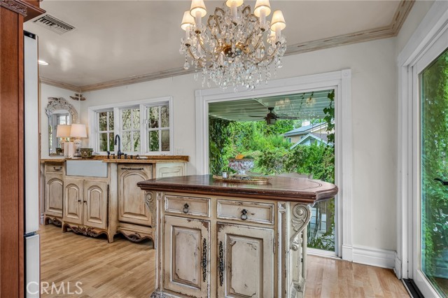 Detail Gallery Image 11 of 34 For 22015 Independencia St, Woodland Hills,  CA 91364 - 3 Beds | 2 Baths