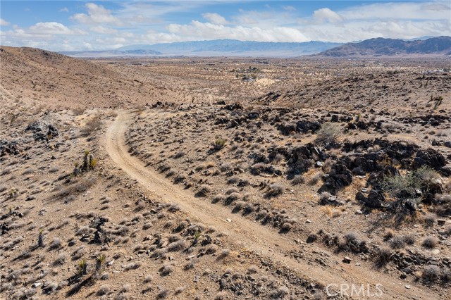 Detail Gallery Image 1 of 19 For 1000 Millie Ln, Yucca Valley,  CA 92285 - – Beds | – Baths