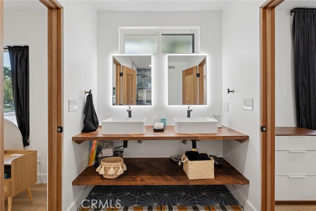 Detail Gallery Image 29 of 53 For 5700 El Canon Ave, Woodland Hills,  CA 91367 - 3 Beds | 3 Baths