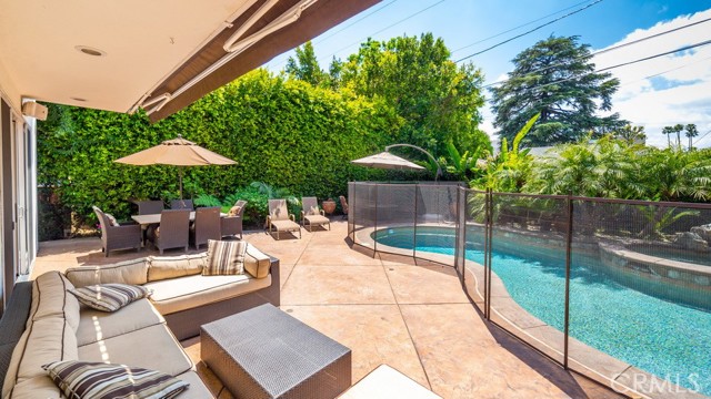 Detail Gallery Image 5 of 50 For 4461 Stern Ave, Sherman Oaks,  CA 91423 - 5 Beds | 4/1 Baths