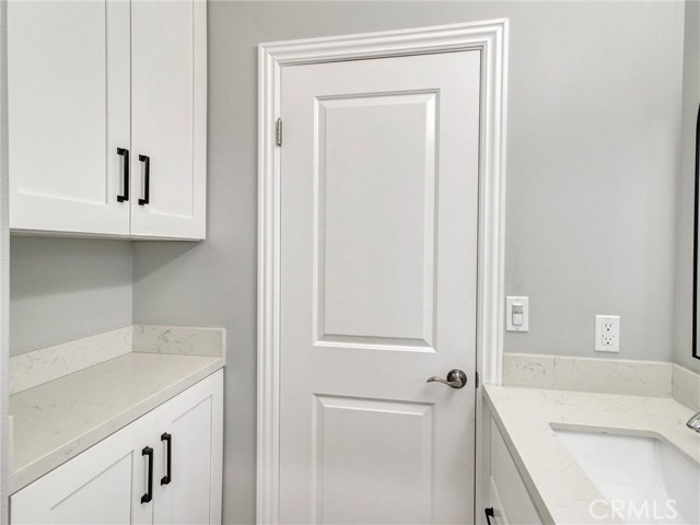 Detail Gallery Image 14 of 47 For 6313 Rancho Parada Rd, Paramount,  CA 90723 - 3 Beds | 2/1 Baths