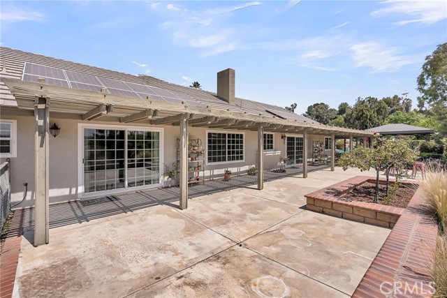 15725 Terraceview Court, Riverside CA: https://media.crmls.org/medias/53c1b810-c3f1-48ad-85c5-b5773c79e9fe.jpg
