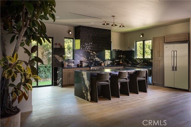 Detail Gallery Image 17 of 64 For 15719 Hartsook, Encino,  CA 91436 - 4 Beds | 4/1 Baths