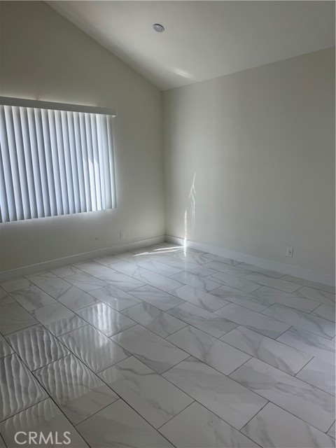 Detail Gallery Image 8 of 31 For 7127 White Oak, Reseda,  CA 91335 - 4 Beds | 3 Baths