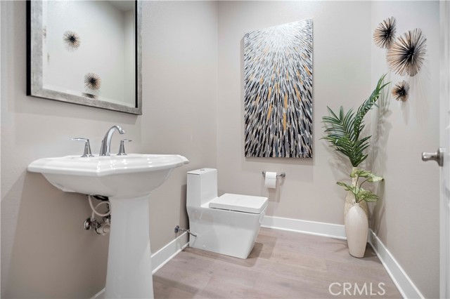 Detail Gallery Image 4 of 36 For 115 Interstellar, Irvine,  CA 92618 - 5 Beds | 5/1 Baths