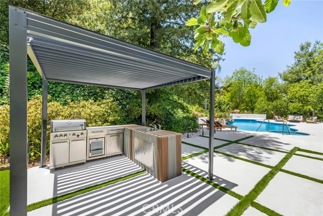 Detail Gallery Image 29 of 35 For 20101 Greenbriar Dr, Tarzana,  CA 91356 - 5 Beds | 4 Baths