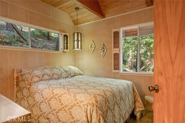 24379 Bernard, Crestline, CA 92325