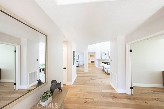 Detail Gallery Image 3 of 44 For 90 Ocean Vista, Newport Beach,  CA 92660 - 2 Beds | 2/1 Baths