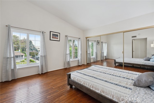5254 Don Pio Drive, Woodland Hills CA: https://media.crmls.org/medias/53c46186-bff6-449b-870d-a0d546ca67d7.jpg