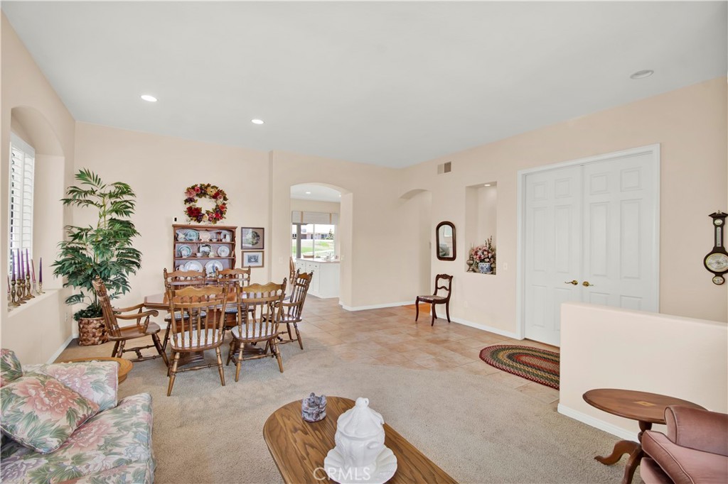 https://media.crmls.org/medias/53c488f7-8576-4616-bd18-5dc260db8b66.jpg?preset=X-Large