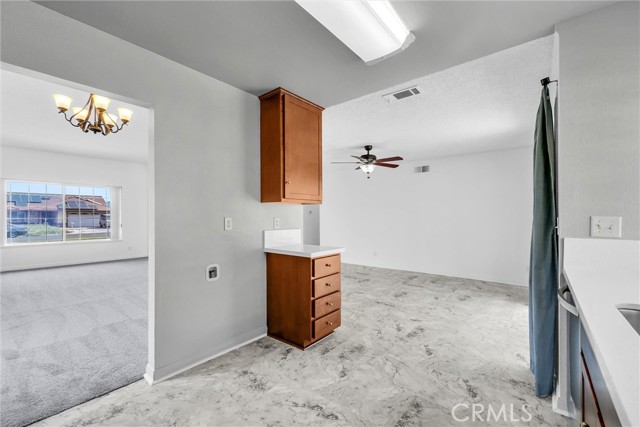 Detail Gallery Image 4 of 39 For 4549 Pinto, Jurupa Valley,  CA 92509 - 3 Beds | 2 Baths