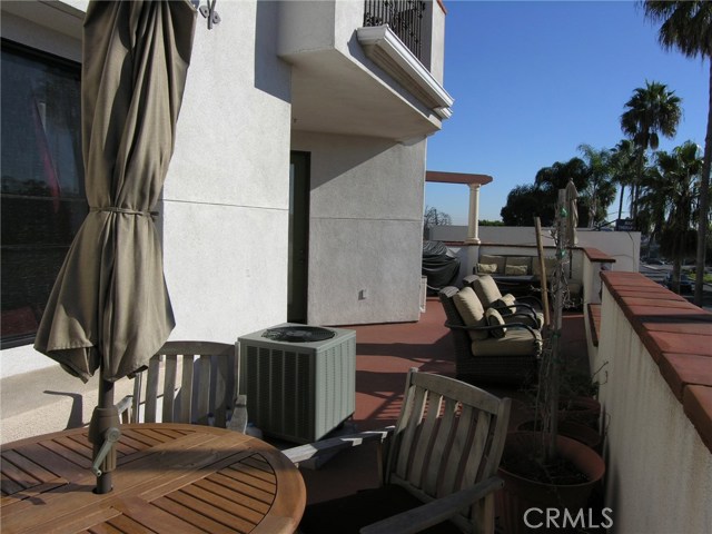 2001 Artesia Boulevard, Redondo Beach, California 90278, 1 Bedroom Bedrooms, ,1 BathroomBathrooms,Residential,Sold,Artesia,SB17009189