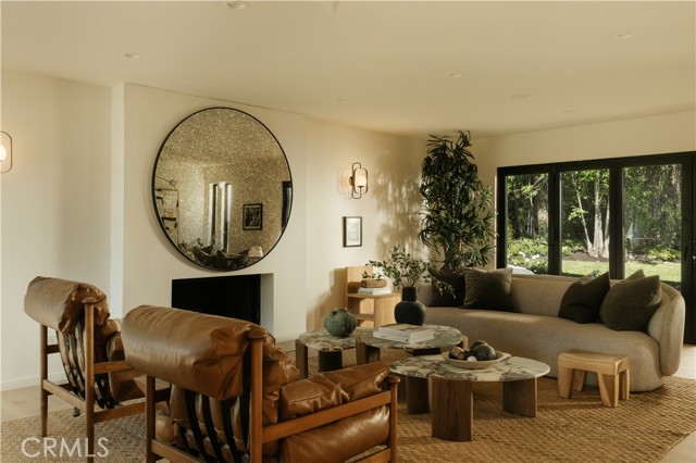 Detail Gallery Image 5 of 37 For 5557 Franrivers Ave, Woodland Hills,  CA 91367 - 4 Beds | 2/1 Baths