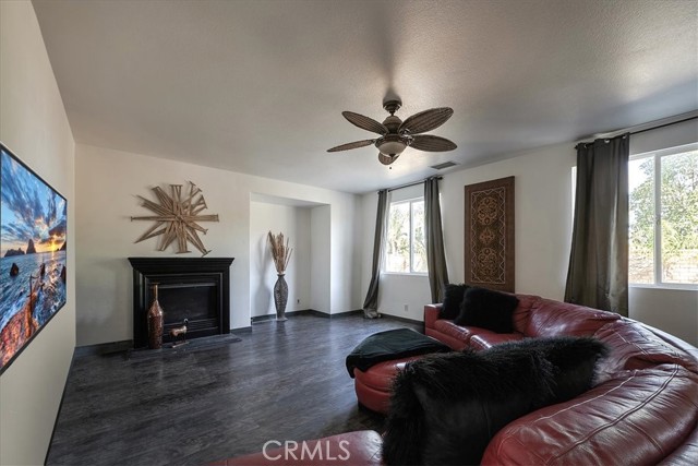 Detail Gallery Image 9 of 49 For 3525 Elker Rd, Corona,  CA 92882 - 4 Beds | 3/1 Baths