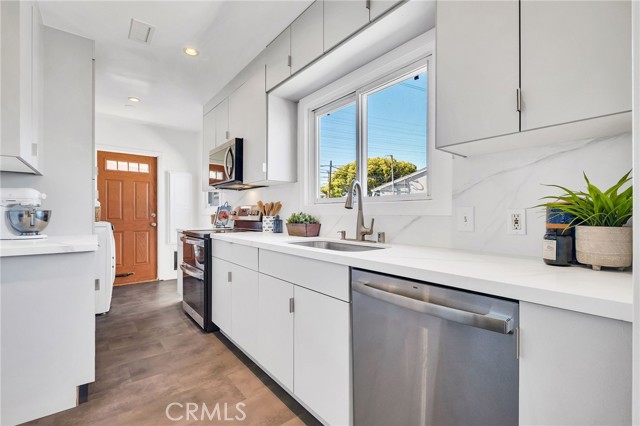 Detail Gallery Image 6 of 21 For 2815 Barkley, Redondo Beach,  CA 90278 - 3 Beds | 1 Baths