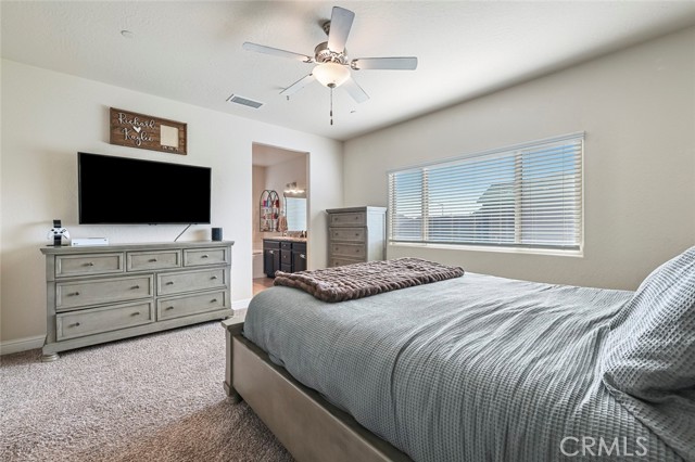 Detail Gallery Image 13 of 27 For 6883 E Robinson, Fresno,  CA 93727 - 4 Beds | 3 Baths