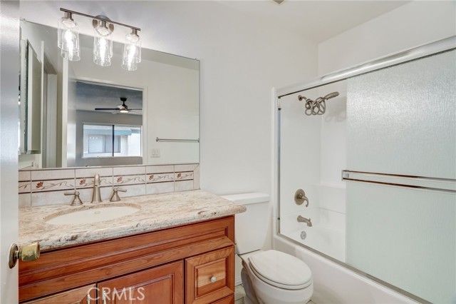 Detail Gallery Image 20 of 31 For 23526 Newhall Ave #6,  Newhall,  CA 91321 - 2 Beds | 1/1 Baths