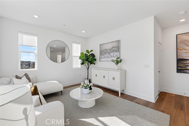 Detail Gallery Image 14 of 46 For 418 Lobata, Irvine,  CA 92618 - 4 Beds | 3/1 Baths