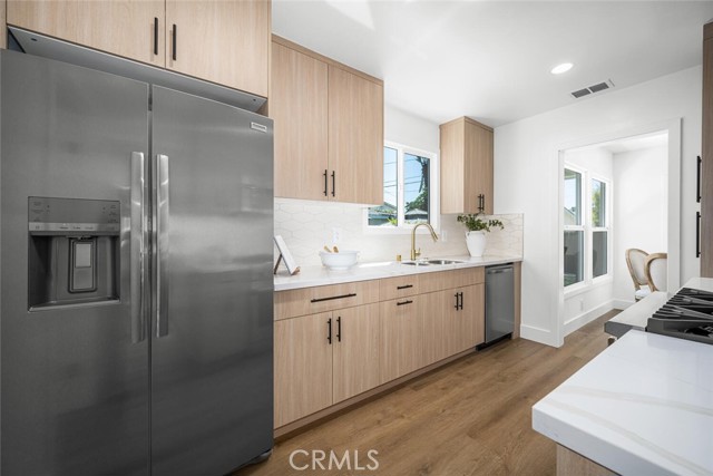 Detail Gallery Image 2 of 24 For 2511 Nipomo Ave, Long Beach,  CA 90815 - 3 Beds | 2 Baths
