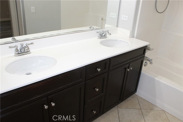 12470 Travanca Lane, Eastvale CA: https://media.crmls.org/medias/53c722e3-aac6-405a-bebd-211aec5c923b.jpg