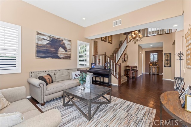 Detail Gallery Image 9 of 71 For 1357 Onyx Cir, Corona,  CA 92882 - 5 Beds | 4 Baths