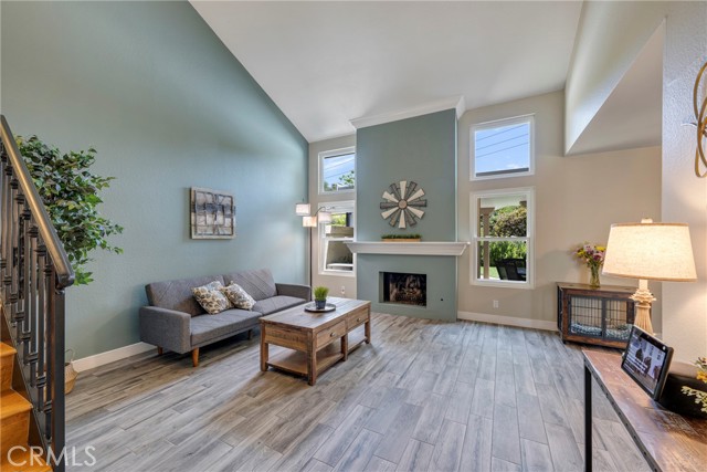 Detail Gallery Image 5 of 37 For 6060 East Summit Court, Anaheim Hills,  CA 92807 - 3 Beds | 2/1 Baths