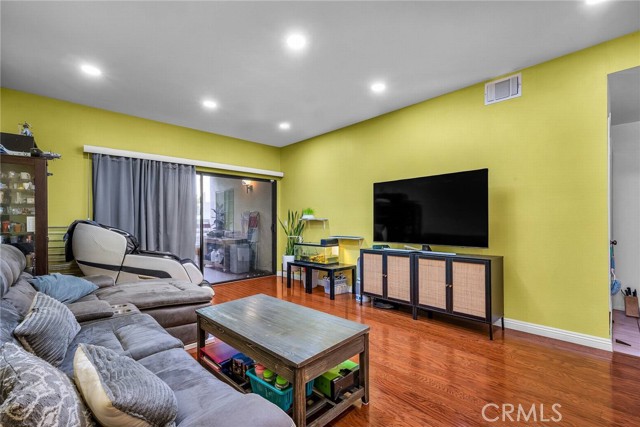 Detail Gallery Image 8 of 28 For 941 W Carson St #103,  Torrance,  CA 90502 - 2 Beds | 2 Baths