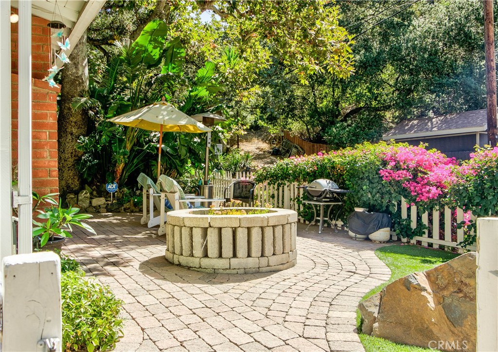 https://media.crmls.org/medias/53c8c090-136a-4e4d-8856-c8fe7b0357ea.jpg?preset=X-Large