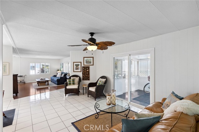 20701 Beach Boulevard, Huntington Beach CA: https://media.crmls.org/medias/53c960cb-3dac-41c0-be48-cca3b1dcefb1.jpg