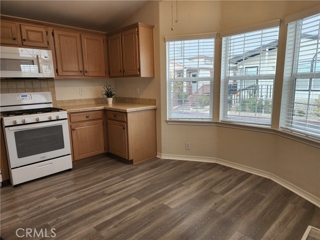 9850 Garfield Avenue, Huntington Beach CA: https://media.crmls.org/medias/53ca41d9-7de9-4e40-82b3-0cc9c167d44a.jpg