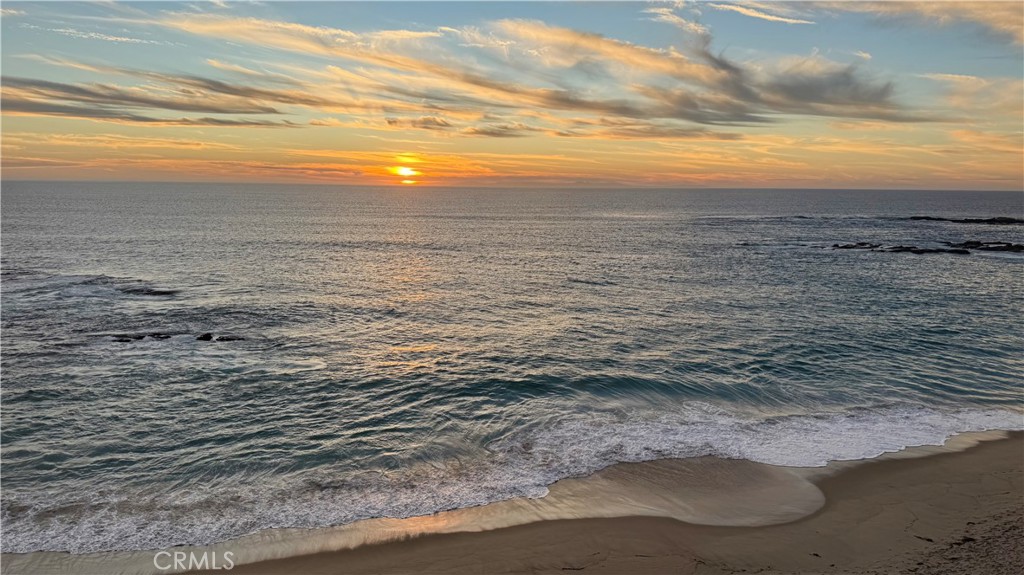 https://media.crmls.org/medias/53cbdb1b-f2f1-4ef4-854c-e84f38136488.jpg?preset=X-Large